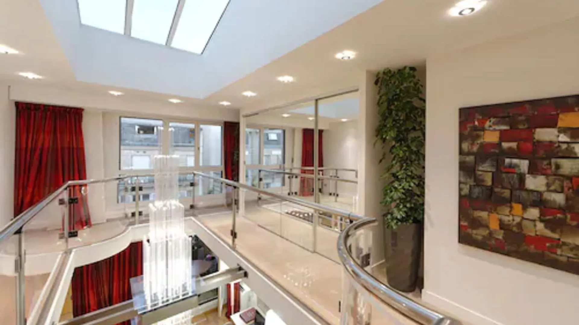 Alma Marceau 4*
