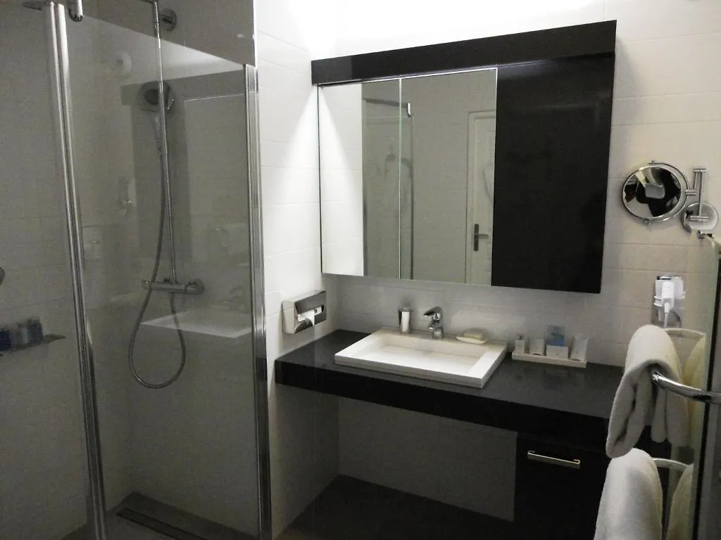 Alma Marceau Aparthotel 4*